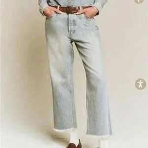 The Great. Women's Size 29‎ Light Wash Distressed Cropped Jeans Frayed Hem 32x25